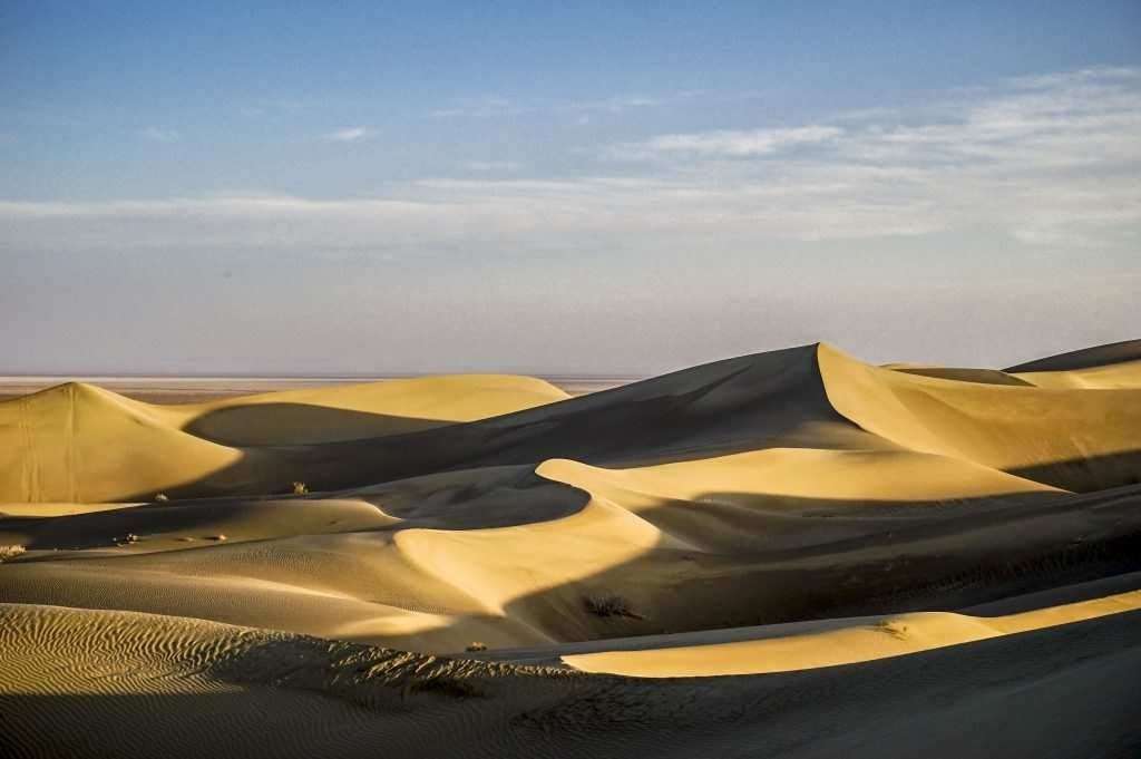 sand dunes of varzaneh negaar guesthouse afternoon tours