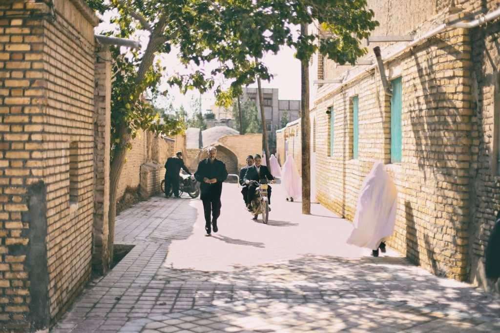 varzaneh streets negaar guesthouse isfahan